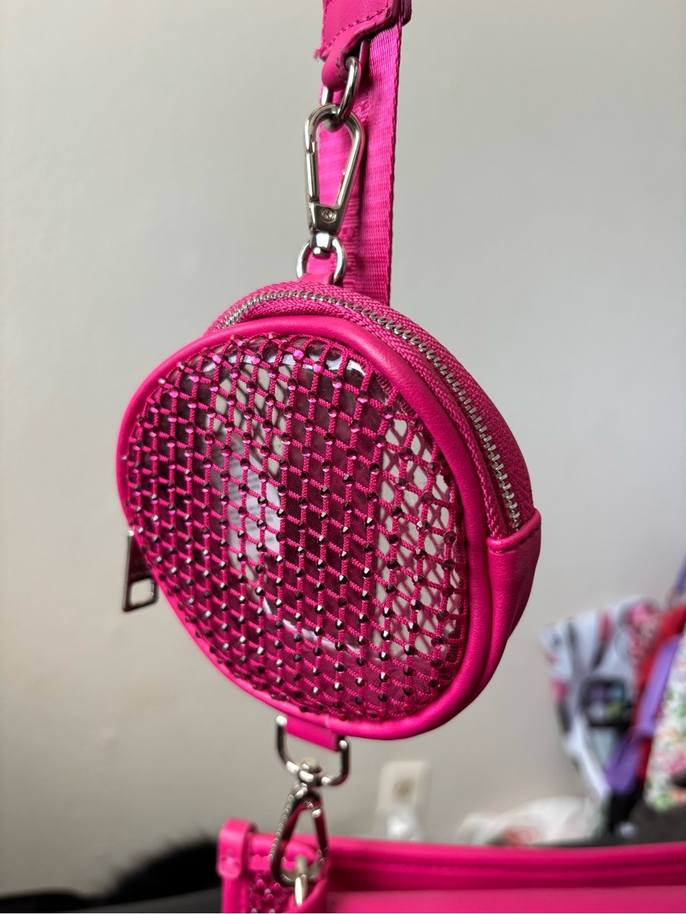Steve Madden Bright Pink Mesh Tote Bag - Picture 4 of 9